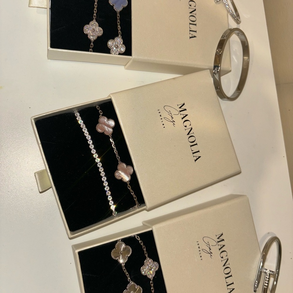Magnolia Silver and Gold Clover Jewelry Set